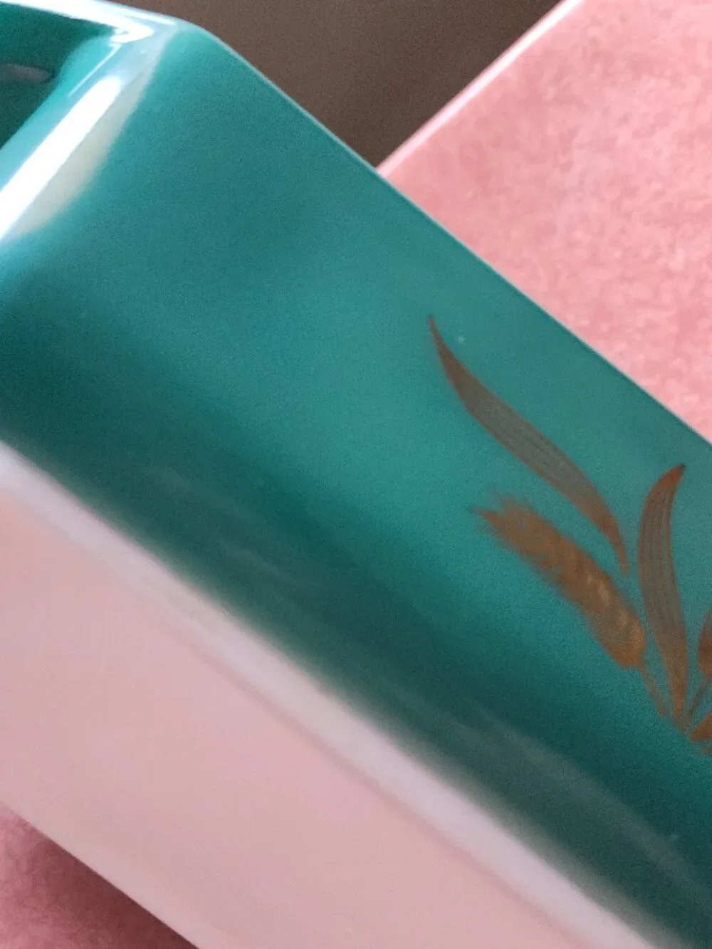 Pyrex green wheat 575 with lid